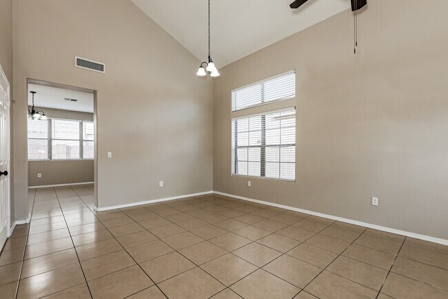 Foto del edificio - 8930 E Capri Ave