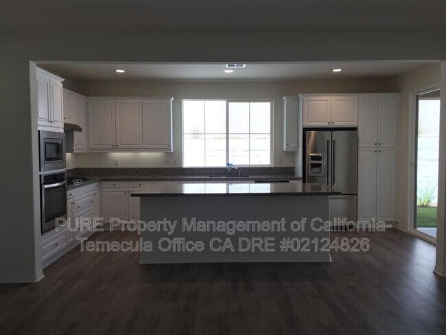 Foto del edificio - 32366 Turner Ln