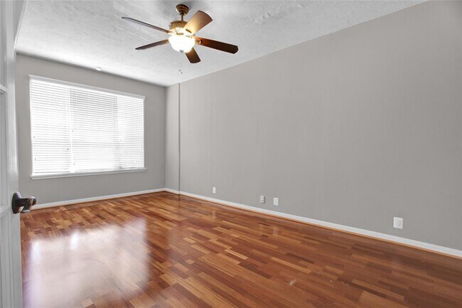 Foto del edificio - 11906 Canyon Timbers Dr