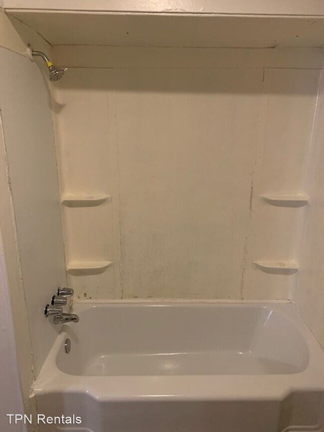 Building Photo - 3 br, 1 bath House - 101 E Olive