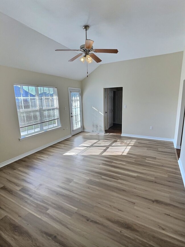 Foto del edificio - 3/2 Fireplace, 2 Car Garage St. Martin Schools