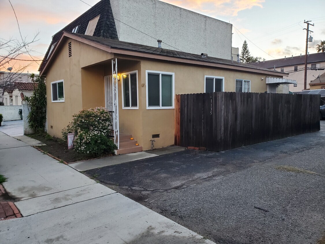 Primary Photo - 1135 Loma Ave