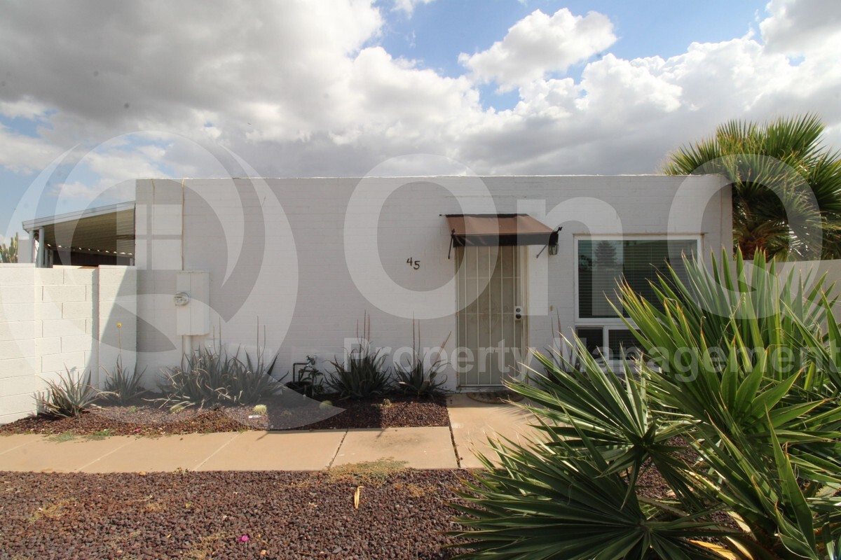 Primary Photo - 1725 N Date