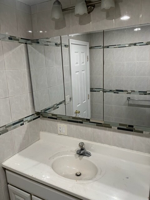 Building Photo - 404 Holdridge Ave