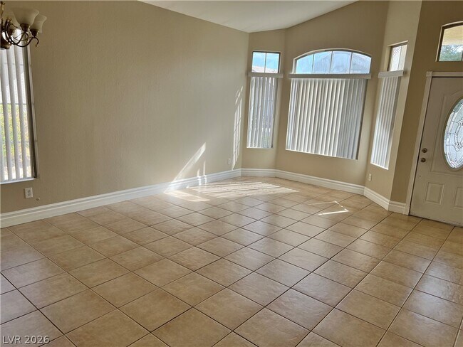 Building Photo - 5705 Cliff Point