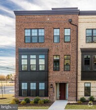 Building Photo - 43920 Ludwell Farm Square