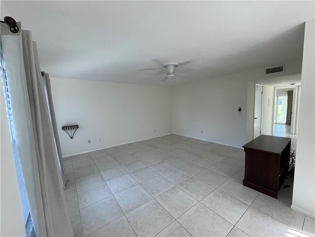 Foto del edificio - 93 Spring Lake Dr
