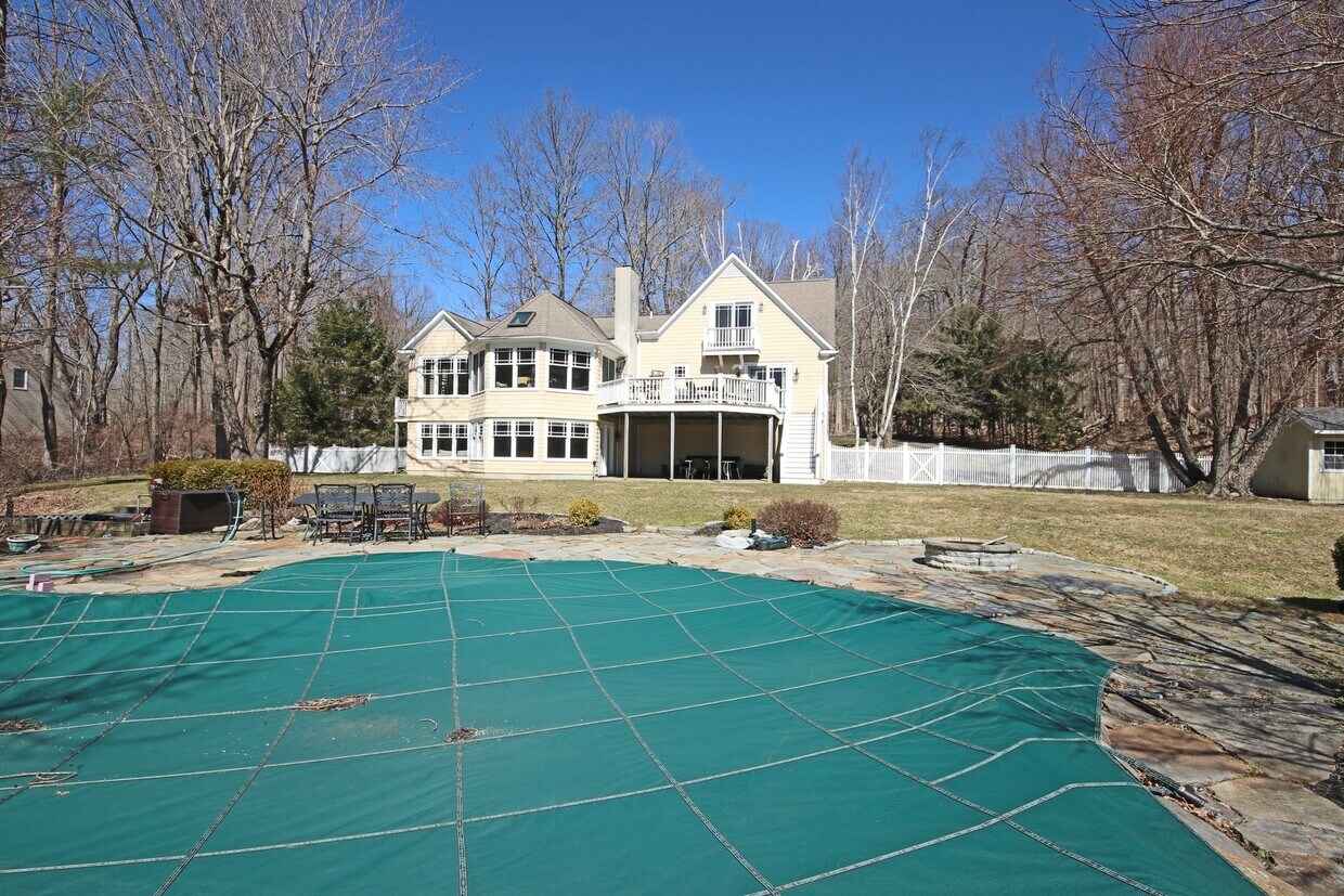 106 Picketts Ridge Rd, Redding, CT 06896 House Rental in Redding, CT