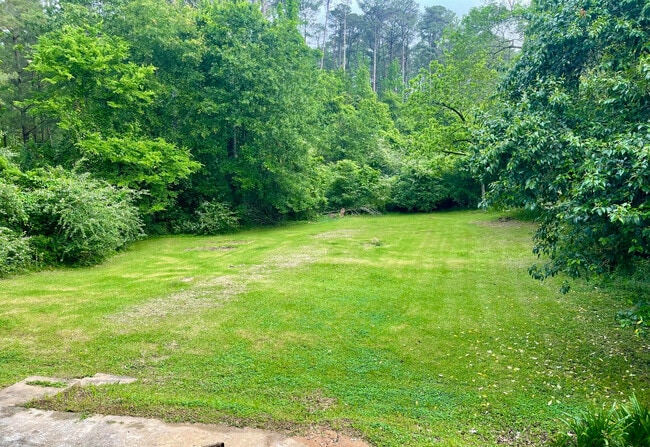 Building Photo - 641 Azalea Dr