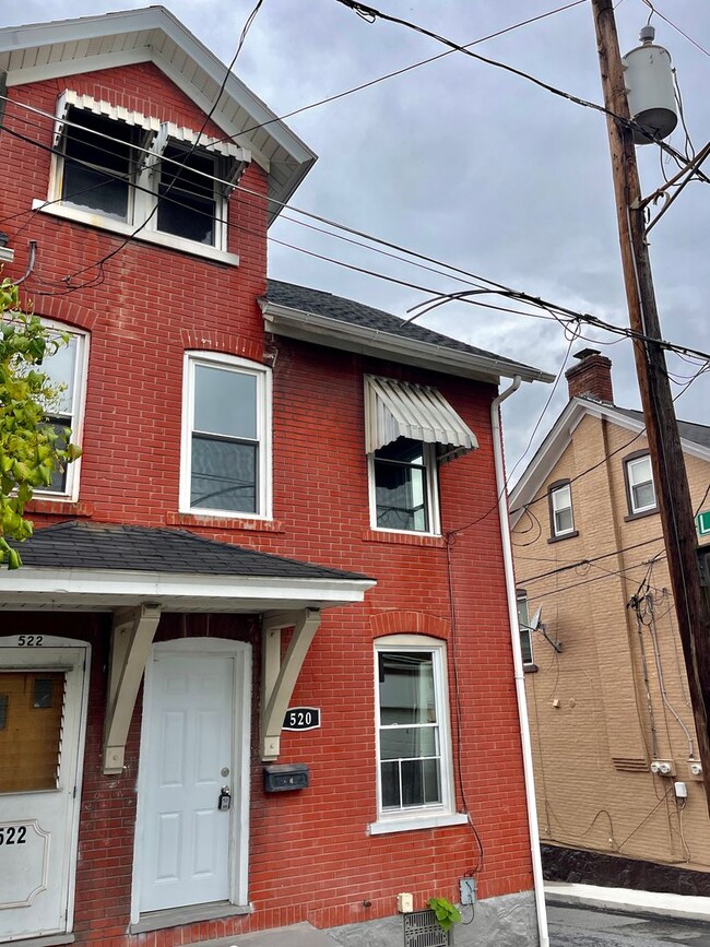 Building Photo - THREE BEDROOM HOUSE near Lehigh University...