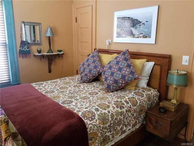 Foto del edificio - 893 Elmwood Ave