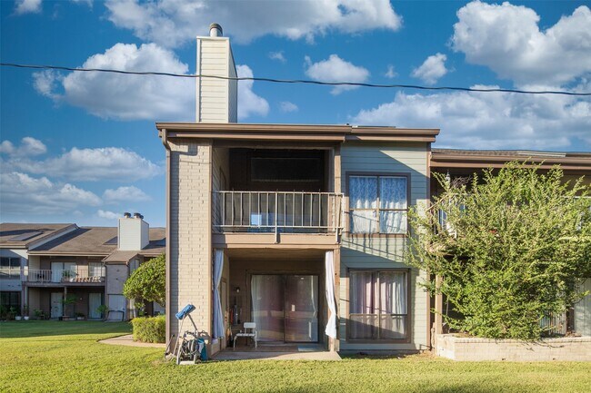 Foto del edificio - 8257 Sands Point Dr