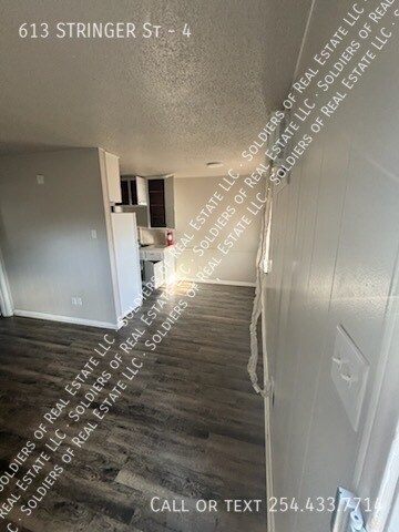 Foto del edificio - 613 Stringer St