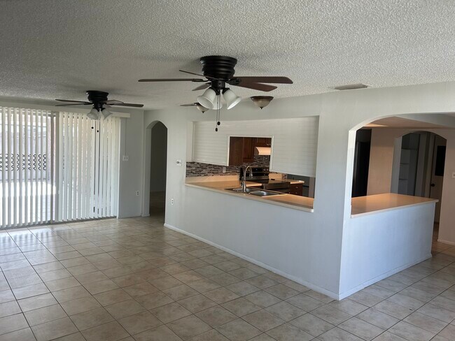 Foto del edificio - 7204 Brentwood Dr