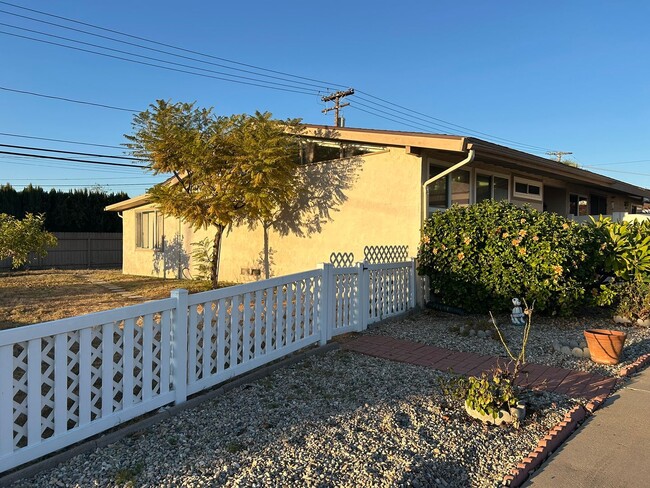 Building Photo - Charming & Pet-Friendly 3-Bedroom Home in ...