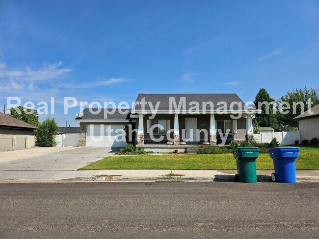 Foto del edificio - Half off First Full Months Rent