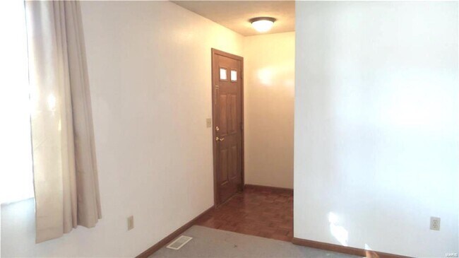 Foto del edificio - 105 Twin Oaks Dr