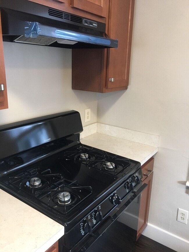 Building Photo - Spacious 3 Bed 1 Bath with Large Garage