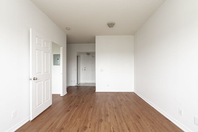 Building Photo - 333 Sidney Belsey Crescent