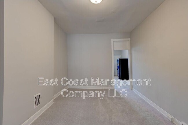 Building Photo - 623 N Pulaski St