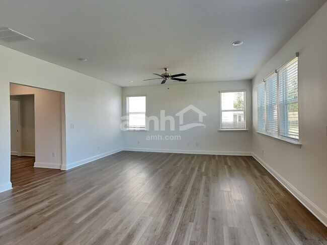 Foto del edificio - 3506 Jefferson Cor Ln