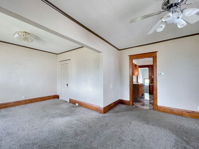 Foto del edificio - Huge 4 Bedroom 2 Bath Single Family with Central Air!