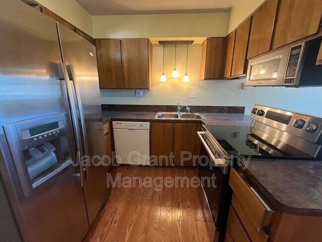 Foto del edificio - 220 N Fanning Ave