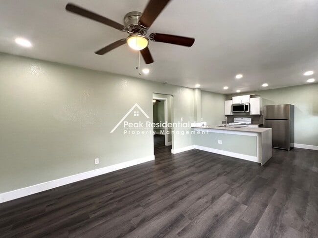 Building Photo - 42ndAve3916