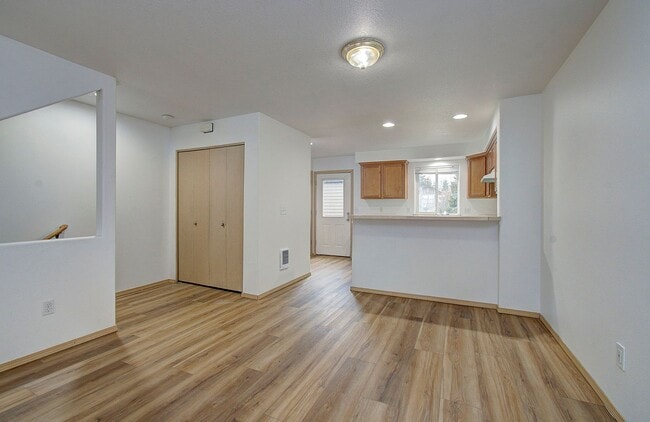 Foto del edificio - Beautiful 3 Bd 3 Ba Home in Bagley Downs Neighborhood