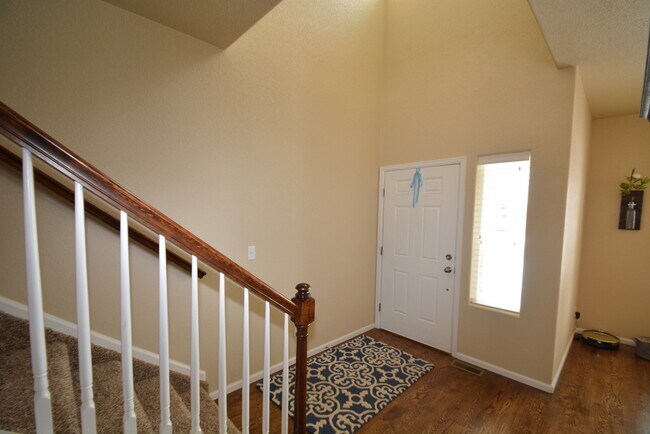 Foto del edificio - Beautiful 2-story home in D-49 available to move in on 05/01/2026! The owner allows 1 dog up to 7...