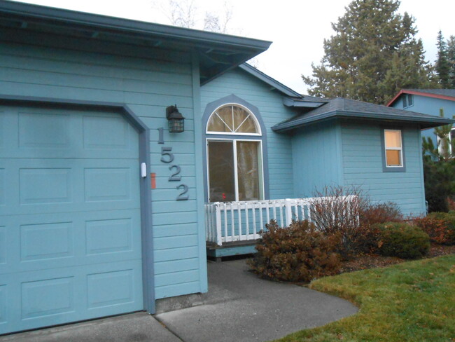 Building Photo - 1522 NE Locksley Dr