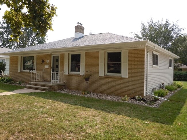 Building Photo - 949 E Lindbergh St