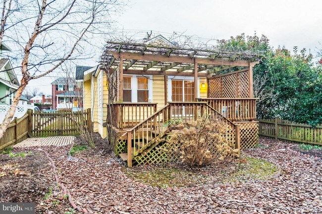 Building Photo - 222 E Monroe Ave
