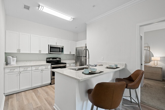 Building Photo - Charles Bellingham