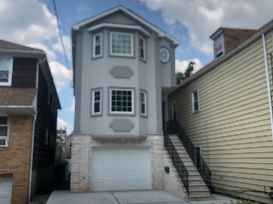 236 John St, East Newark, NJ 07029 Apartment for Rent in East Newark