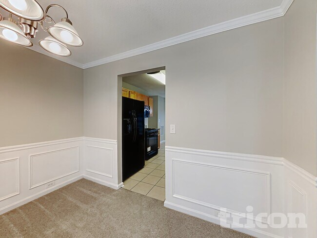 Foto del edificio - 5849 Black Top Way