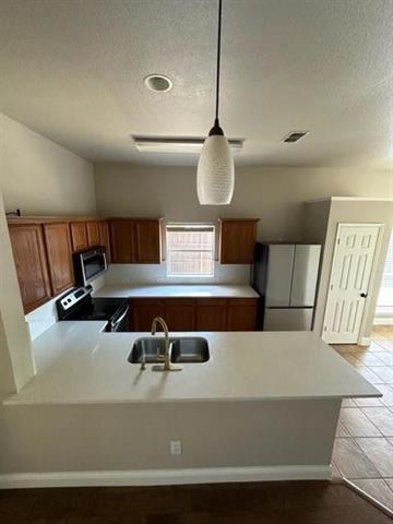 Foto del edificio - 7901 Whispering Tree Ln