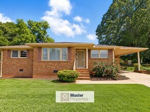 Building Photo - 3 Lynhurst Dr