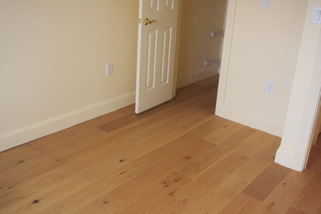 Beautiful hardwood floors throughout - 102 Horizon Ln