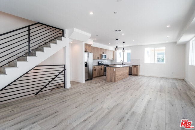 Foto del edificio - 4295 1/2 Tujunga Ave