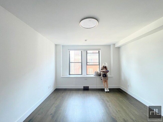 Foto del edificio - RENT STABILIZED Studio -Sunny - WEST END A...