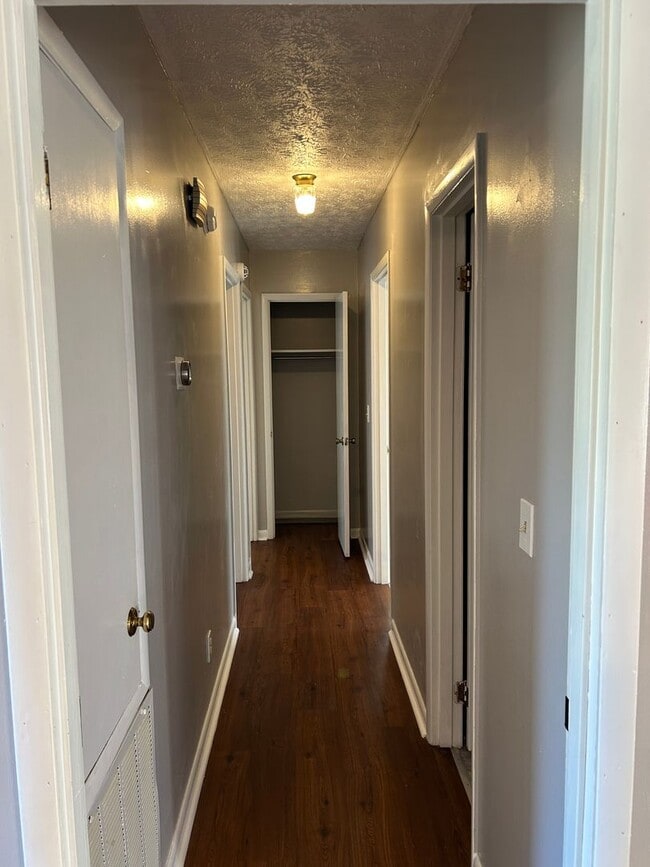 Building Photo - 2002 Peek Dr