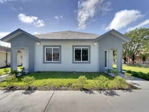 Building Photo - 760 SW 10th St