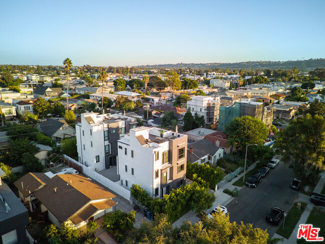 Foto del edificio - 2022 S Curson Ave