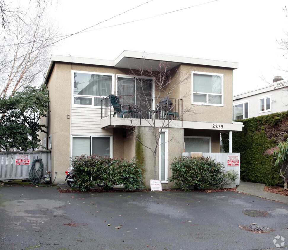 Primary Photo - 2235 Yale Ave E