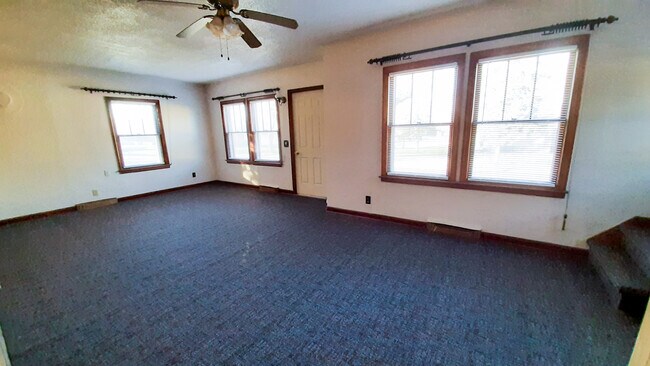 1.ª Sala de estar 1.2 - 821 10th St W