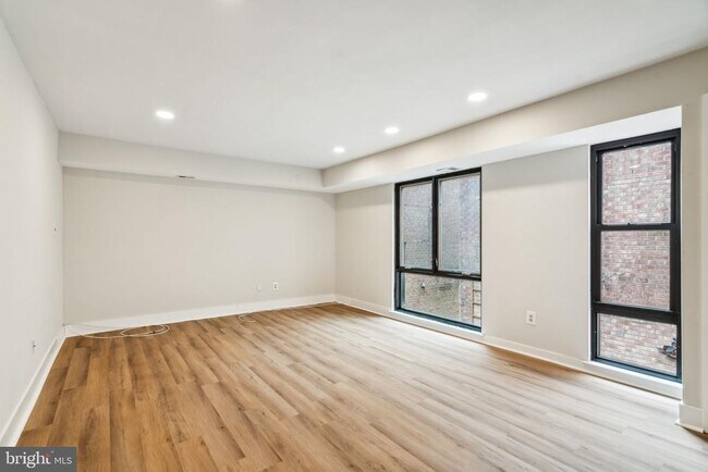 Building Photo - 130 Spruce St