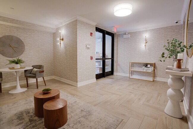 Building Photo - 1781 Tudor Ln