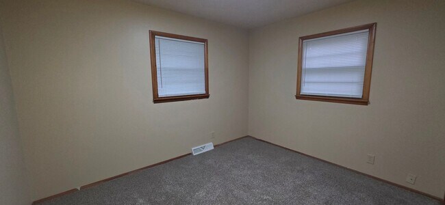 Foto del edificio - 3 Bedrooms 2 Bathrooms  $1195!