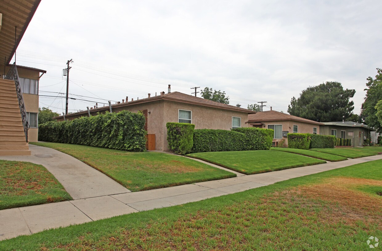 Building Photo - 1503-1507 N Hollywood Way